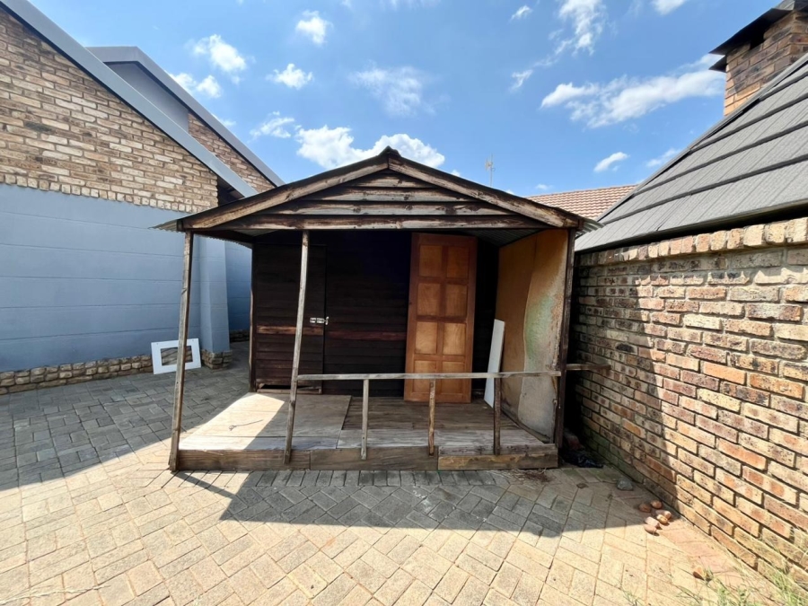 To Let 4 Bedroom Property for Rent in Waterval East North West